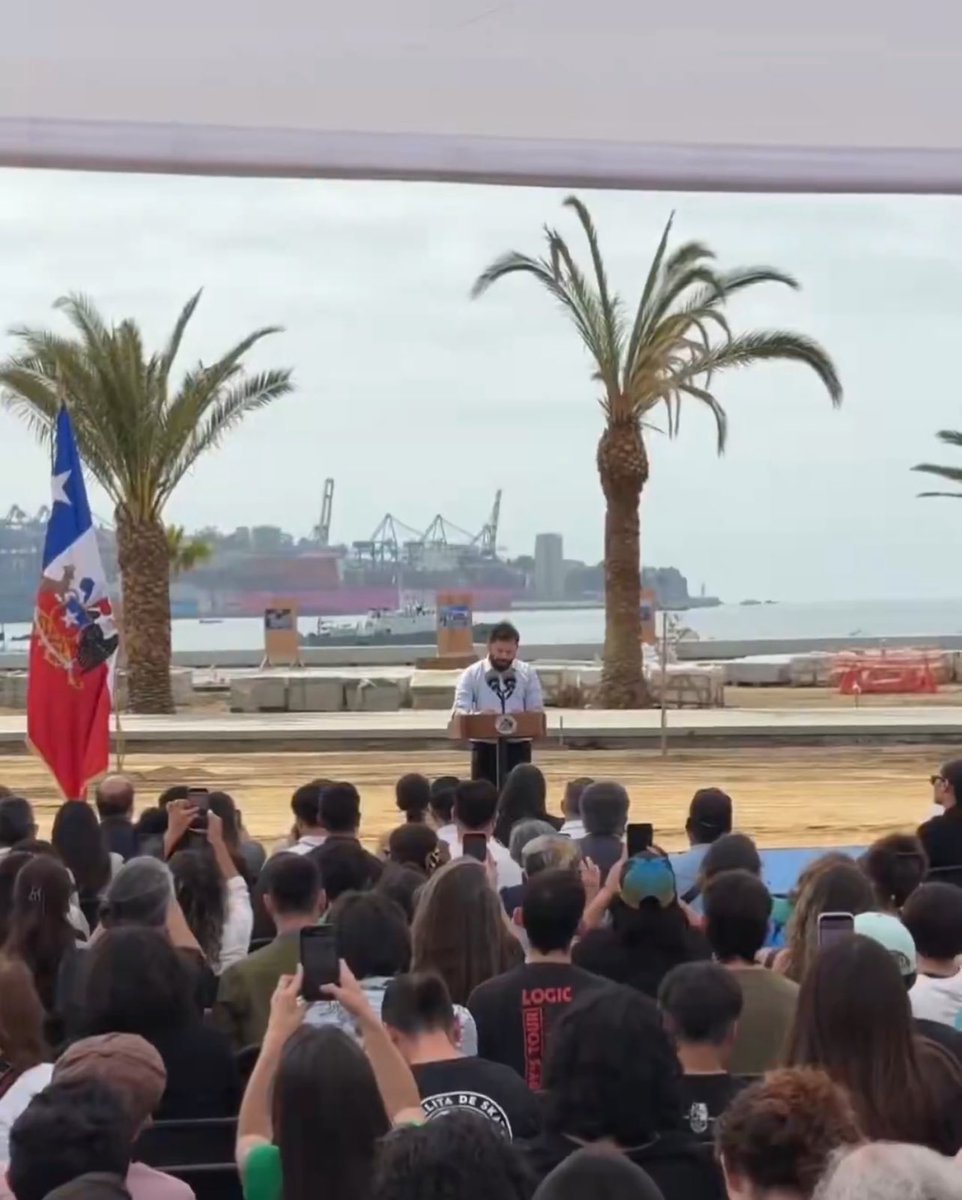 Boric vino preinaugurar el futuro parque Baron en una de las muestra de humo más grande desde el Hospital de Curepto. Esto porque no estará listo antes del 11 de marzo y lo inaugurará Kast