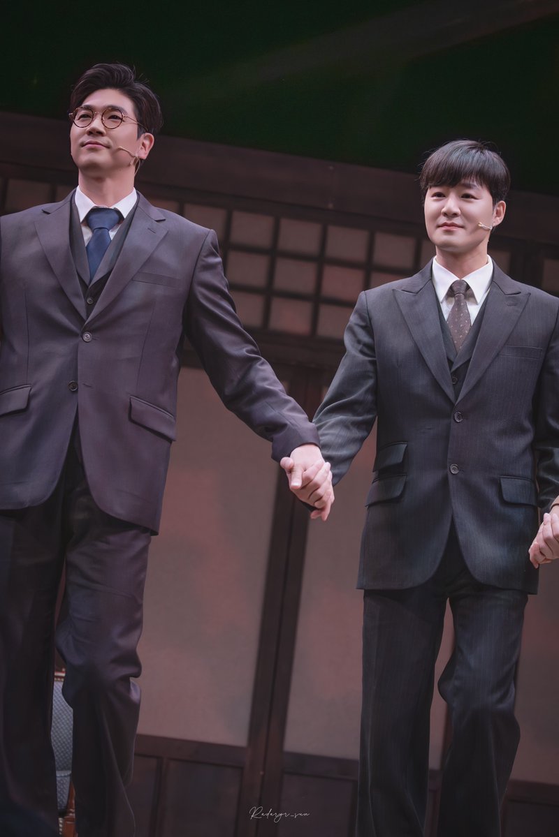 260109 팬레터 커튼콜    

김해진 役 #김종구
이윤 役 #정민