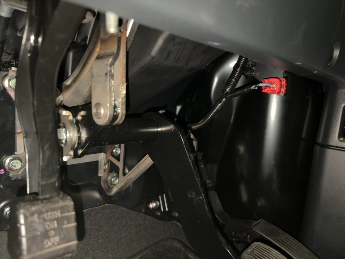 Genken_IZU's tweet photo. Lean3
ペダル周りは1世代前のトヨタの流用でした。
AVASスピーカーシステムは内蔵との事
やっぱりわからない事は出向いて聞くのが一番だね
#Lean3 https://t.co/iCt7is7ZI2