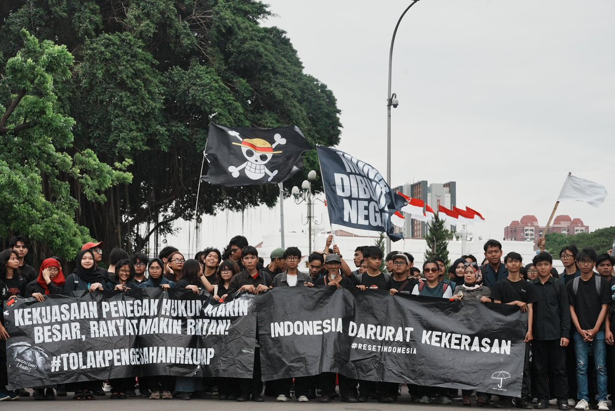 sumarsih11's tweet image. Trima kasih atas kebersamaan kawan2 dlm @AksiKamisan ke-892 yg bisa disimak di youtube JAKARTANICUS.
Sampai jumpa lagi pada Kamis, tg.15/1/26 u/menyambut 19th aksi yg dimulai sejak Kamis, tg. 18 Januari 2007.
@dipanggilwawan korban Semanggi I-13 November 1998