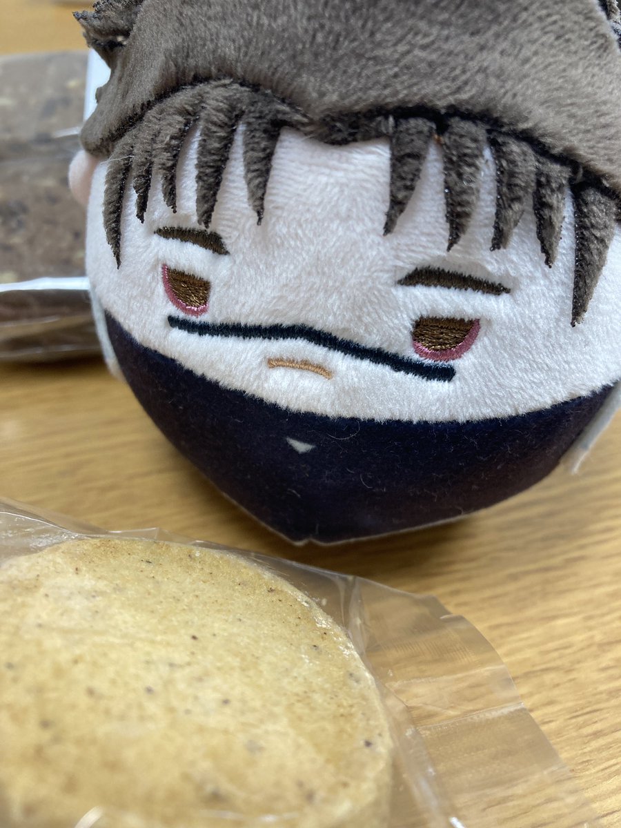 昨日ボコボコに殴られたオニーチャンにねぎらいのお菓子を渡しました