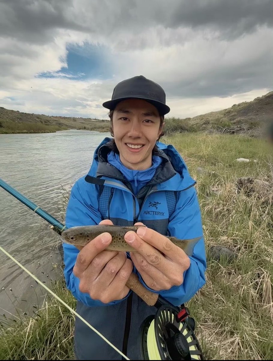 ybaizhan's tweet image. it’s like when you play catch with your puppy and he brings the toy back to you 🐶🤲🏻