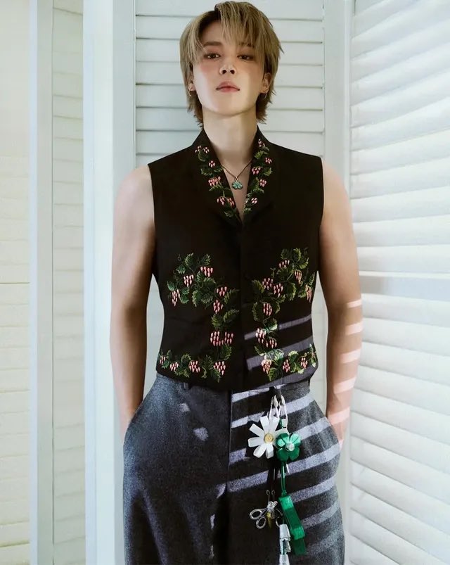 btspicstwt_'s tweet image. [📸 PHOTOS] #JIMINxVOGUEKOREA 

#Jimin for Vogue Korea – February issue (3)

(text removed)