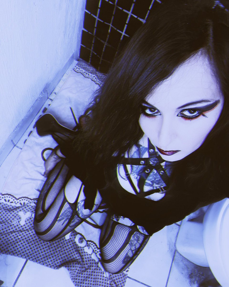 TsHexxyCrow's tweet photo. Say Hi 💋

#gothgirl #shemale #tgirl  #cum #hot #horny #femboy #trap #NSFW  #shemale #tranny #sissy #transgirl #vampire #ladyboy https://t.co/VW4QtBpDtz