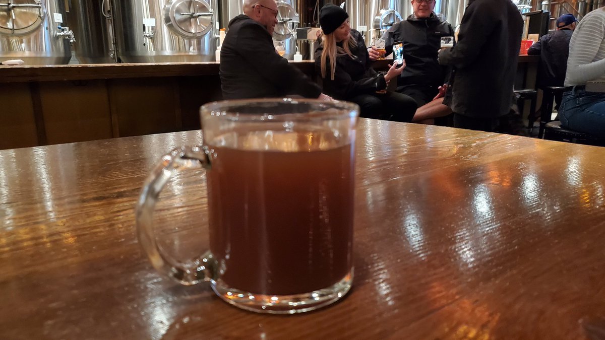 militantangleno's tweet image. First time at Benny Boy Brewing for a covert meeting. Had a Le Bandit French saison and their hot mulled cider with brandy. No kitchen here but they host various food pop-ups, like vampiros from La Quinta Tacos. Nice chill space here in #LincolnHeights!
#Eastside