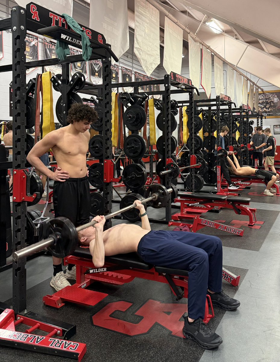 CAHS_SWIM's tweet image. Great work day in the pool and in the weight room. "Last Lifts" are always bittersweet 🤙🏽 #LastLifts #Family55 #IfOneThenAll #WithoutConflict