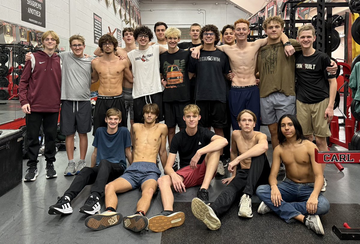 CAHS_SWIM's tweet image. Great work day in the pool and in the weight room. "Last Lifts" are always bittersweet 🤙🏽 #LastLifts #Family55 #IfOneThenAll #WithoutConflict