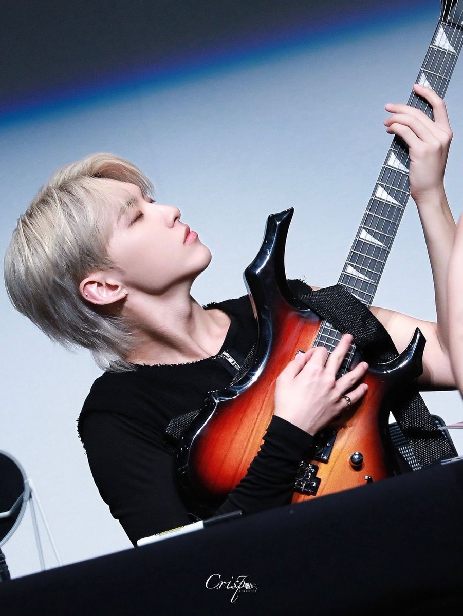 ulthorangdan's tweet image. my rockstar ᯓ★🎸