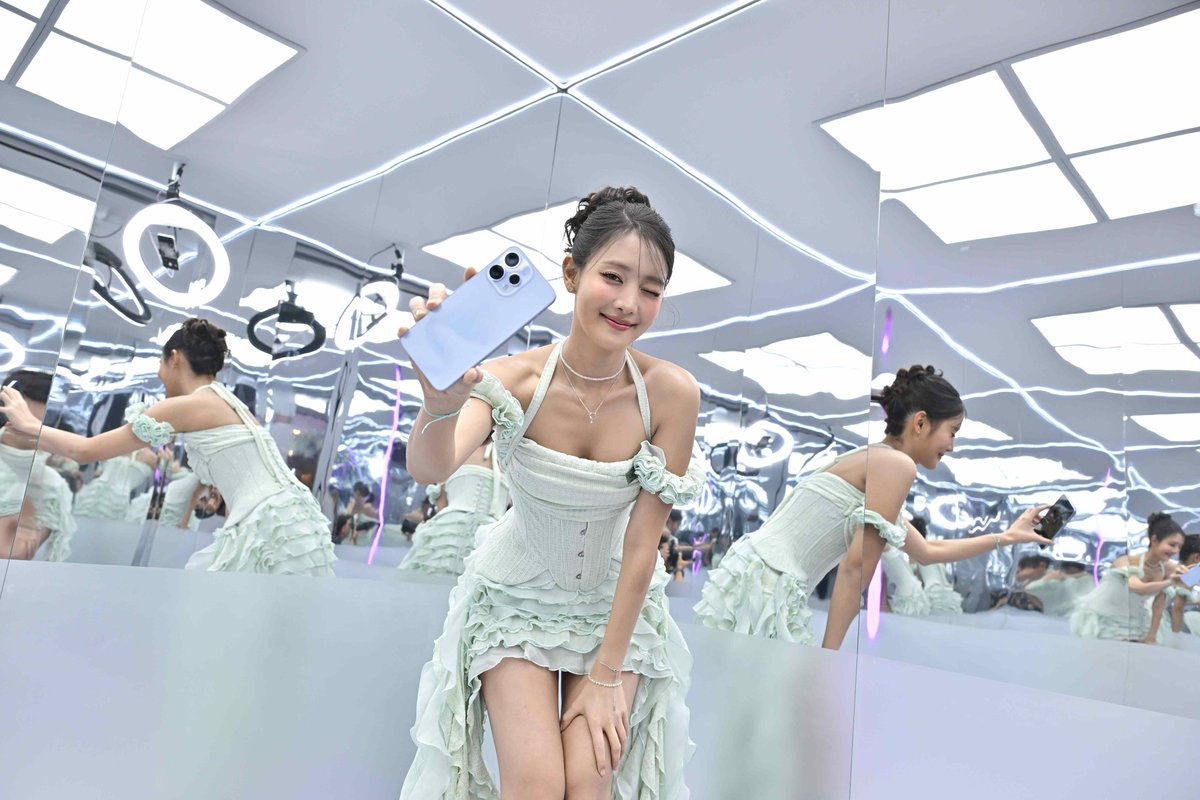 RealEntOfficial's tweet image. เสิร์ฟความปัง! ‘มินนี่ i-dle, เจฟ, ซี-นุนิว, และ บอนนี่’ ที่มาเสิร์ฟช็อตปังในเฟรมเดียวได้ครบถ้วนแบบไม่ต้องพึ่งไม้เซลฟี่ ในงานเปิดตัว "OPPO Reno15 Series 5G" ด้วยโมเมนต์ความสนุกเรียกเสียงกรี๊ดแบบลั่นฮอลล์

#MINNIE #JeffSatur
#beonnnie #ZeeNuNew #Reno15SeriesTH