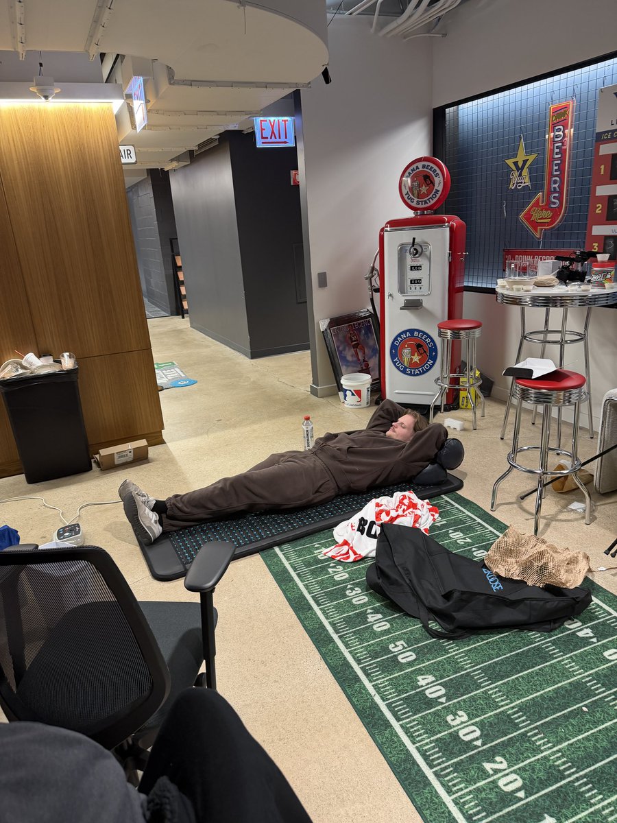 Hank Lockwood tweet media