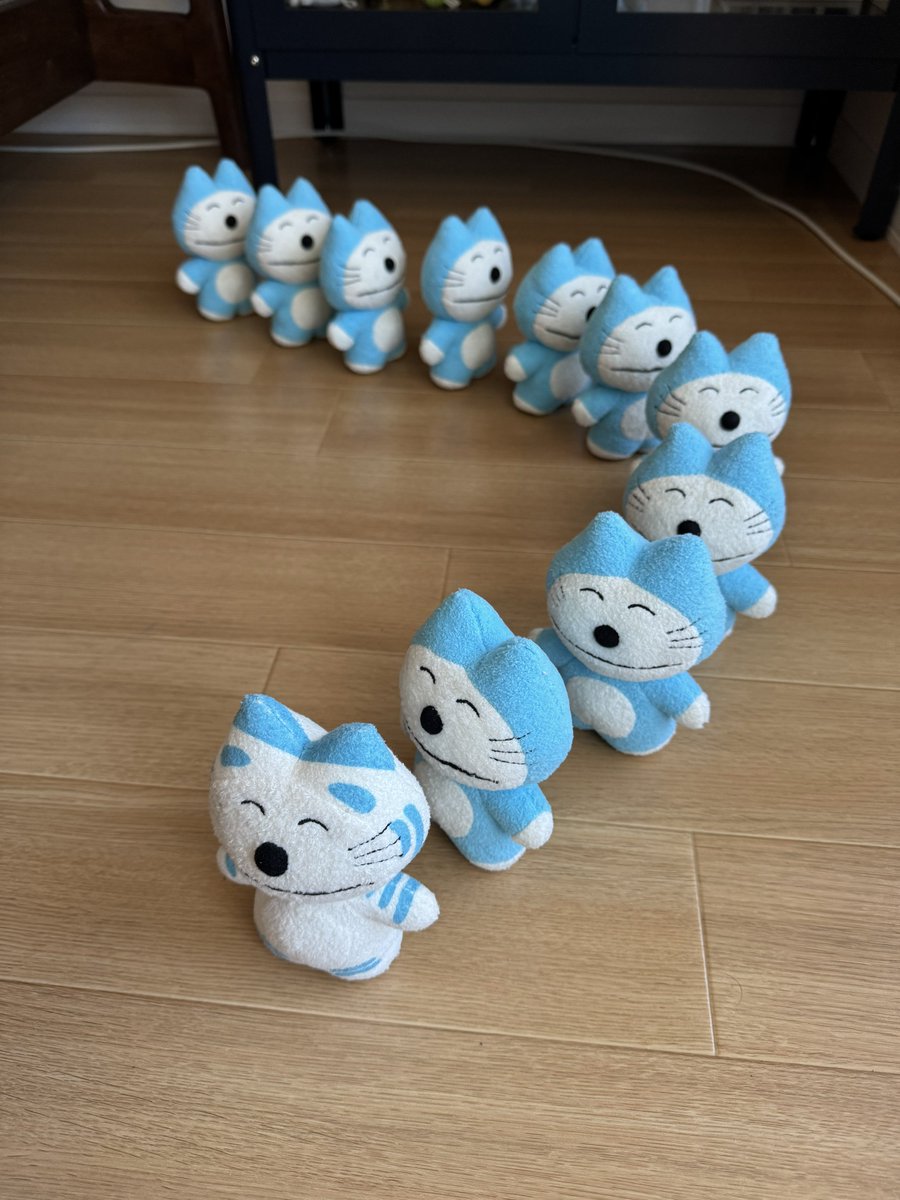 WANIwaniamemi's tweet photo. 夫宛の荷物、届いたら開けて良いよって言われて開けたらこれだった🐱🐱🐱🐱🐱🐱🐱🐱🐱🐱🐱
(大将と3匹は前に買っていてたので7匹新入り) https://t.co/QKSKYmgYZ5