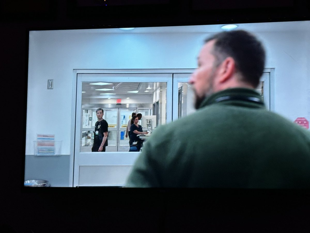 triphosph8's tweet image. Mama a girl behind you #pittspoilers