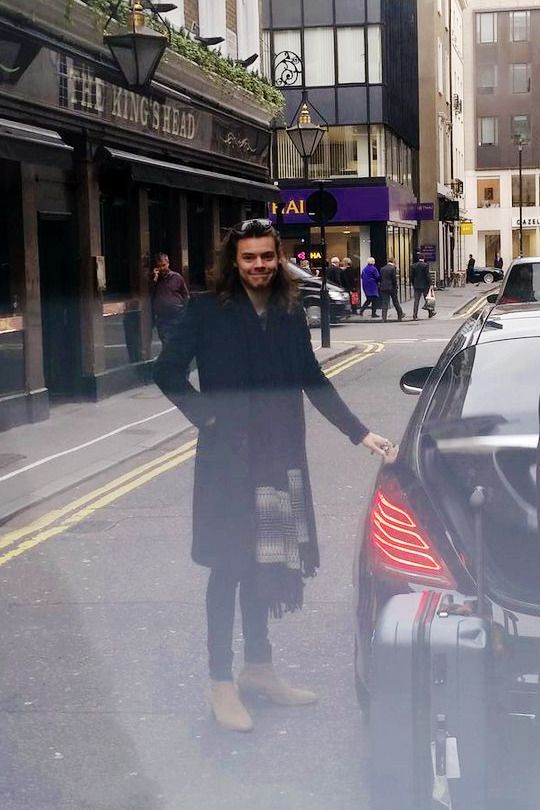 WhyLarryIsReal's tweet photo. so obsessed with this picture for so many reasons https://t.co/U119RDrnE3