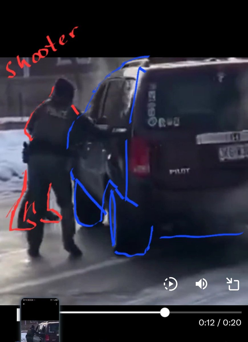 EniorJimenez's tweet image. – Primer disparo: ángulo de 45°, conductor de frente.
– Segundo disparo: completamente paralelo.
– Tercer disparo: ángulo de 45°, conductor detrás.

Veredicto: durante todo el tiempo, el agente del ICE estaba fuera de la trayectoria del vehículo, a salvo y fuera de peligro.…