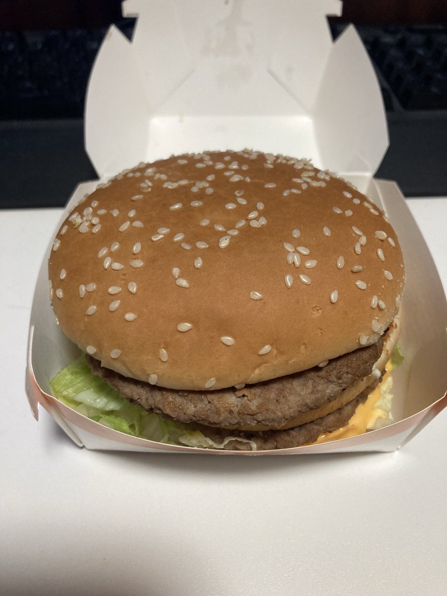今日のお昼は昨日食べきれなかったビックマック（
