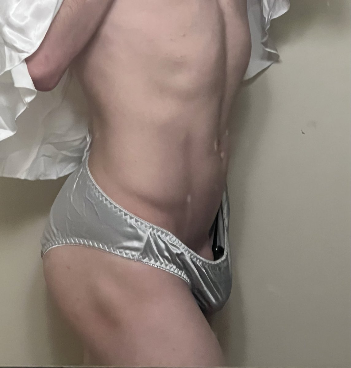sissyMaddy tweet media
