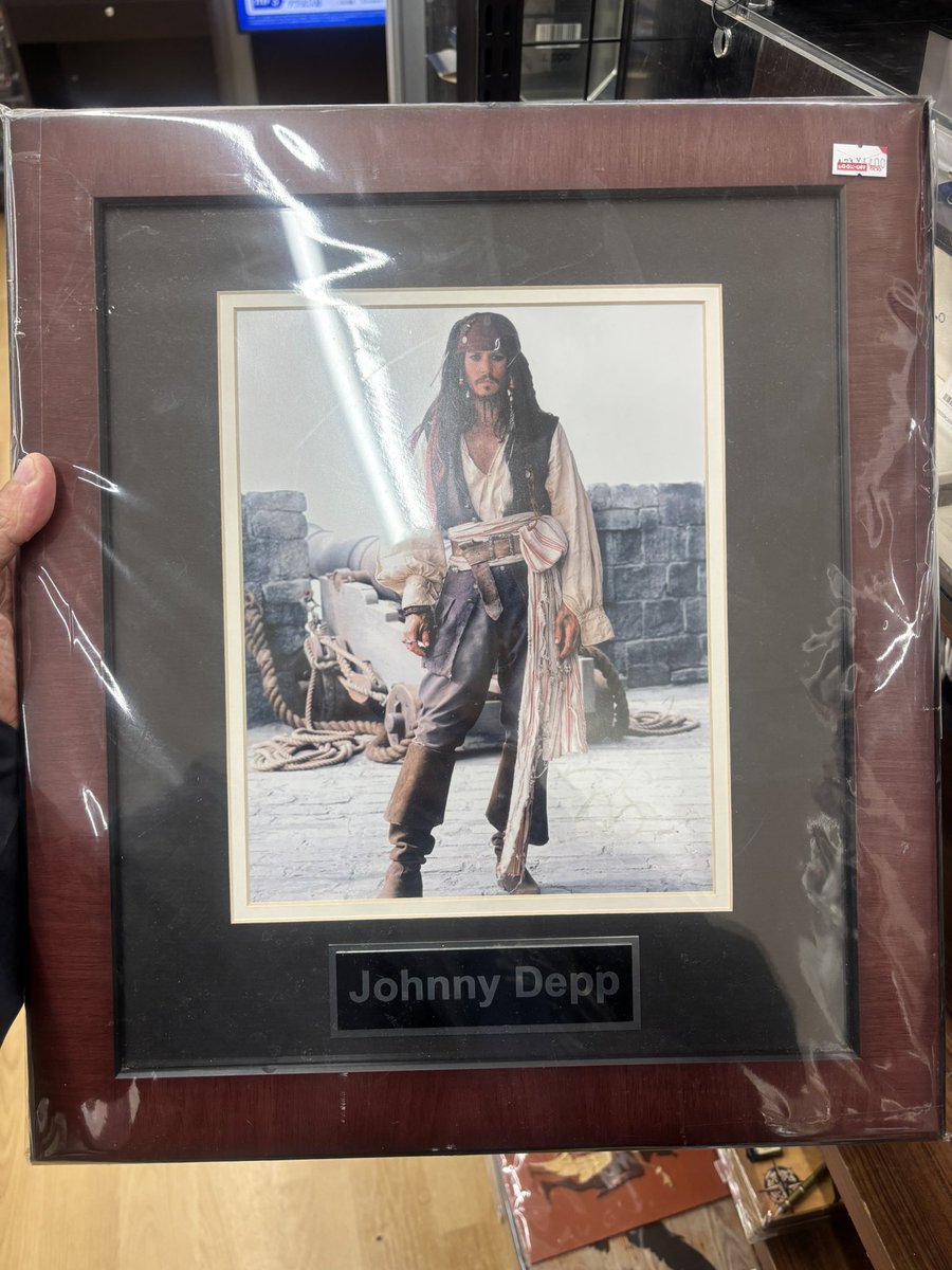 ジョニーデップ サイン入ポートレート ジョニーデップのポートレート売ってるーって思ってよく見たら、何と