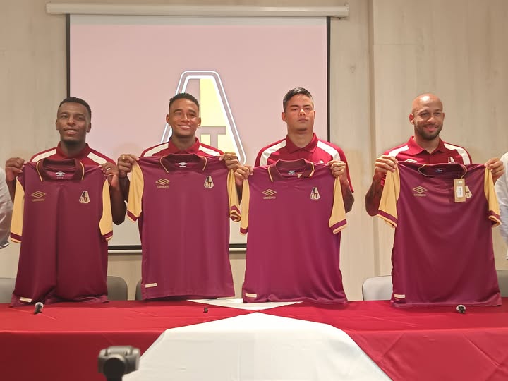 El Club Deportes Tolima, <a href="/cdtolima/">Club Deportes Tolima</a> presentó sus nuevos refuerzos para el 2026, son ellos: Kelvin Flórez (extremo), Jan Carlos Angulo (defensor), Luis "chino" Sandoval (atacante) y Edwar López (extremo).