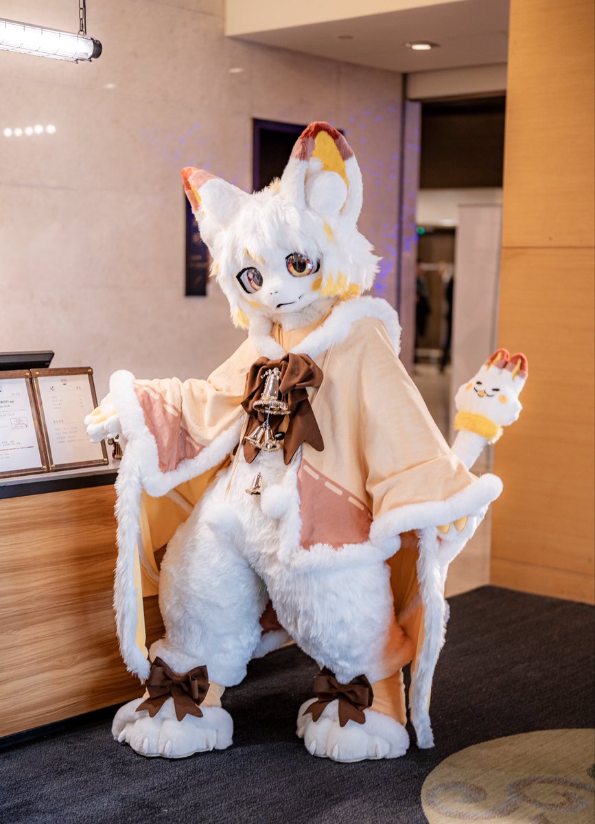 Wanna get coffee?

#FursuitFriday #fursuit #SymphonTail