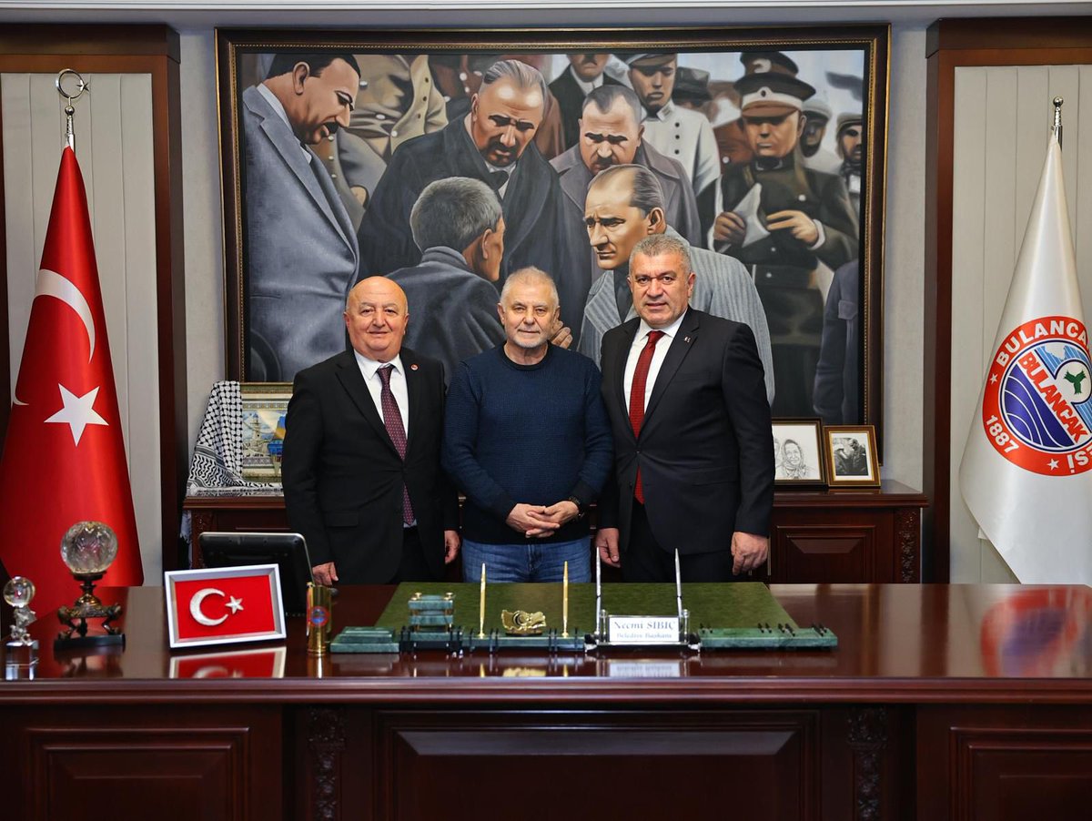 Bulancak Belediye Başkanımız Necmi Sıbıç’a yeni yayımlanan “Ada İle Efe Güvende” Çocuk Güvenliği Kitaplarımdan takdim ettim.
Çocukların yaşam boyu karşılaşabilecekleri güvenlik risklerini algılamayı, fark etmeyi ve kendilerini korumaya yönelik güvenli davranışlar edinmeyi