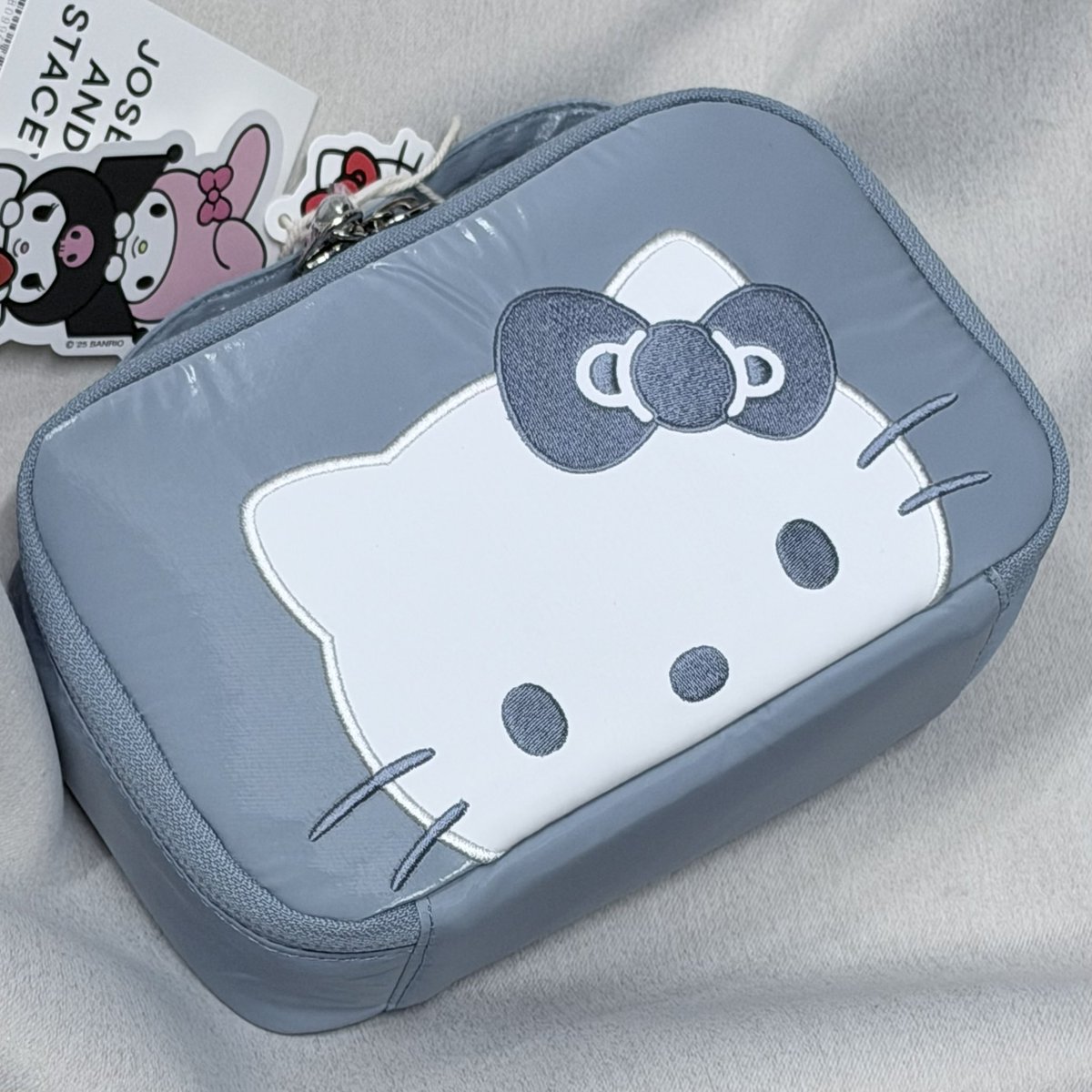 조셉앤스테이시 너뮤 조앙.... 
귀여운 헬로키티 파우치이 ㅠㅠ
쿠션 립 밖에 없는데 괜히 꽉꽉 채우고시품..