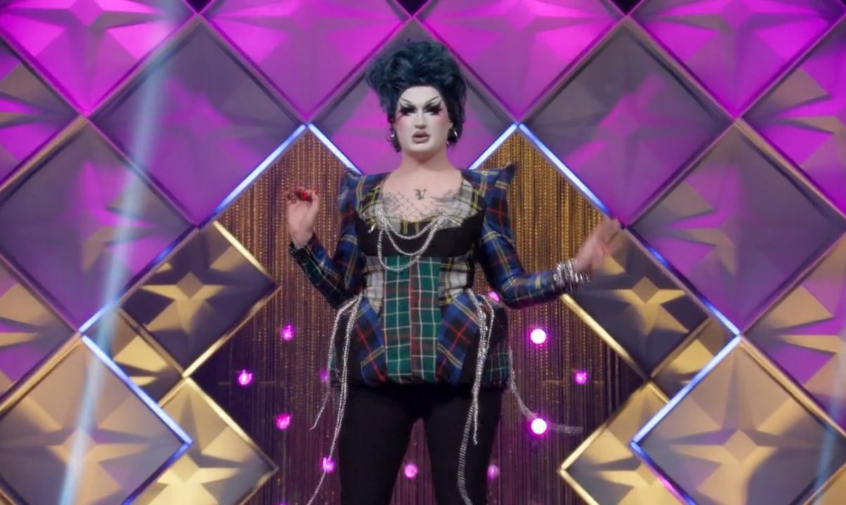 TPowderpuffG's tweet photo. WAHHHHH CONGRATS OUR BB!!!! We're so fckinggg proud of you!!! IT'S HER 4TH WIN!! WAKE IT UP BTCHS😭💚💚 @itsvangoth 

#Canadasdragrace #TeamVan #CDR https://t.co/K0RlSeKqLC