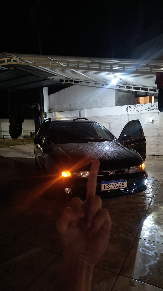 AstroGlock's tweet image. O dia que eu começar a vender chapéu, as pessoas começam a nascer sem cabeça