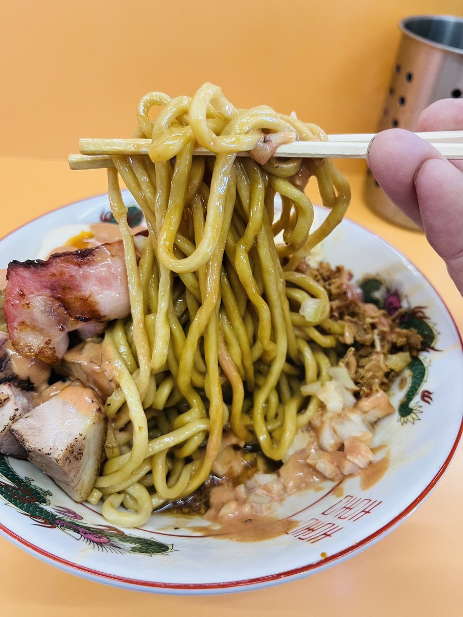 MONOkatsu's tweet photo. 昨日は走り初めと初ラーメンで
#Akkey さんへ
限定月見🌕と和え玉醤油をチョイス
今年も良いことがありそうな予感🤣💕
マスターにもご挨拶できて良かった🥰
安定の美味しさに大満足😆👍
風の強さと寒さ🥶に負けて
おバイクはとっとと退散😭 https://t.co/rakw8ZNkCp