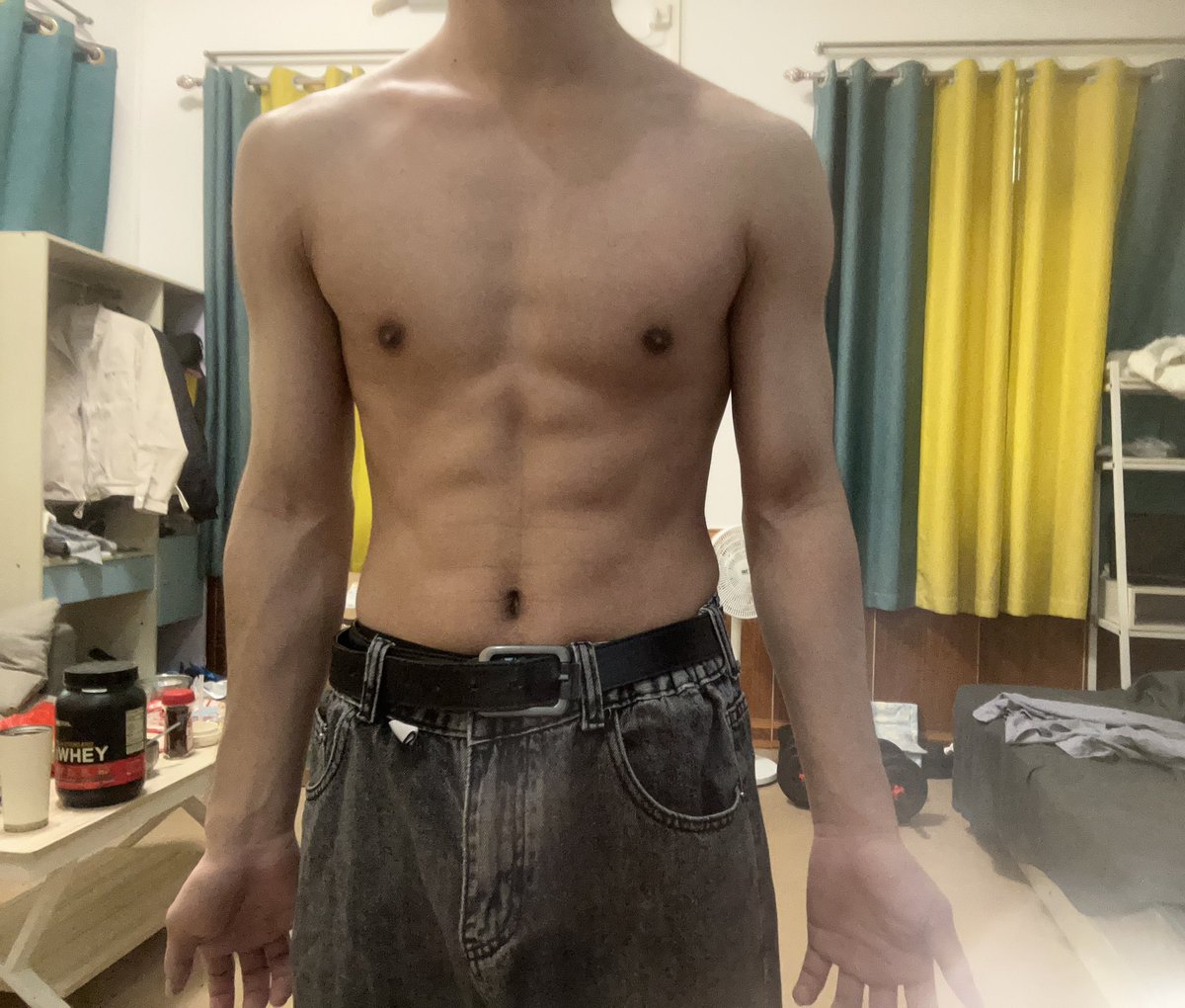 keleyy7's tweet image. 我讲不出很多话 心里总是像下雨的天空 闷闷的 #健身 #薄肌