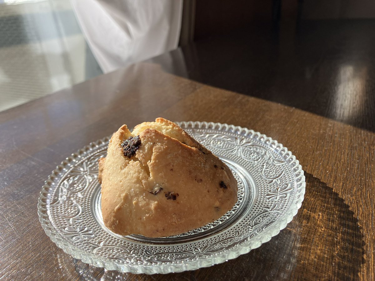 Perry74_'s tweet image. 上長からヨーグルト消費して欲しいって言われて急遽スコーン焼いたの！
めっちゃ美味しくできた🤤