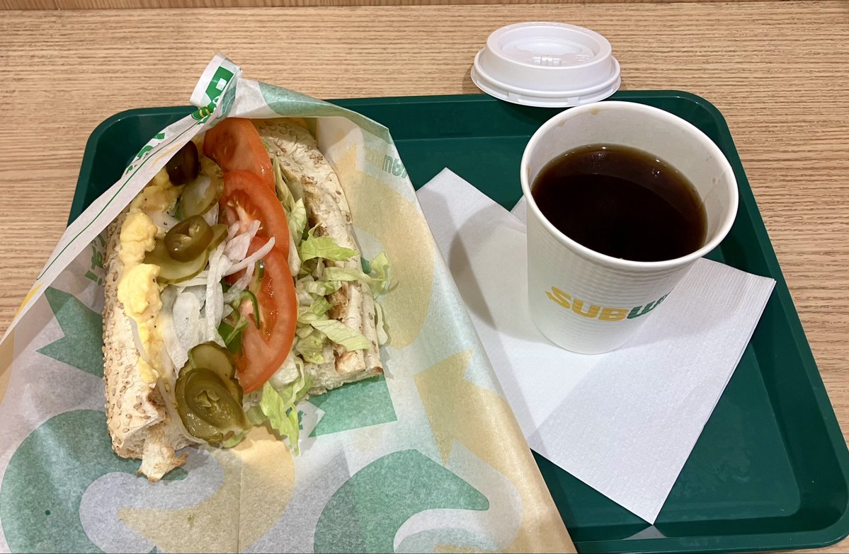 本日のラッキーフードはコーヒー☕️とサンドイッチ🥪 ランチは