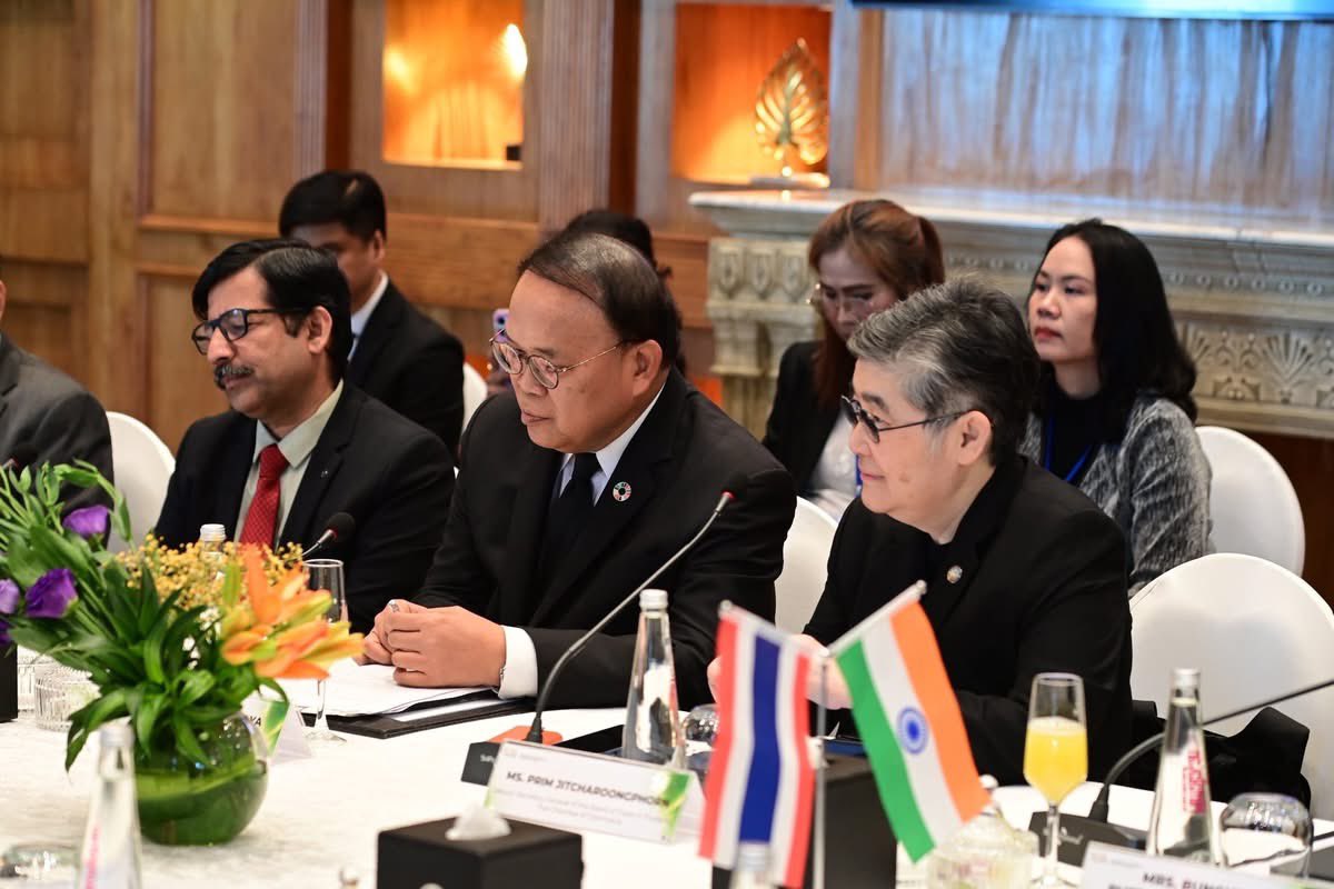 “ศุภจี” รมว.พาณิชย์ ถกผู้แทนองค์กรภาคเอกชนอินเดียดัน SDG Together เชื่อมไทย–อินเดียผ่านห่วงโซ่อุปทานสีเขียว  เติมเต็มกันในฐานะ “จิ๊กซอว์” ทางเศรษฐกิจ เปิดทางสินค้าฉลากเขียวเข้าสู่ตลาดอินเดียมากขึ้น🇹🇭🇮🇳
#ศุภจี #กระทรวงพาณิชย์ #อินเดีย
#พรรคภูมิใจไทย #India #Thailand