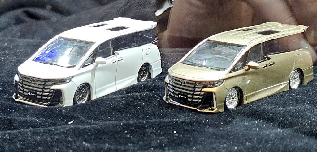 pumi306's tweet image. KUHLのアルヴェルMINI GT
未発表の新色もあり
#MINIGT