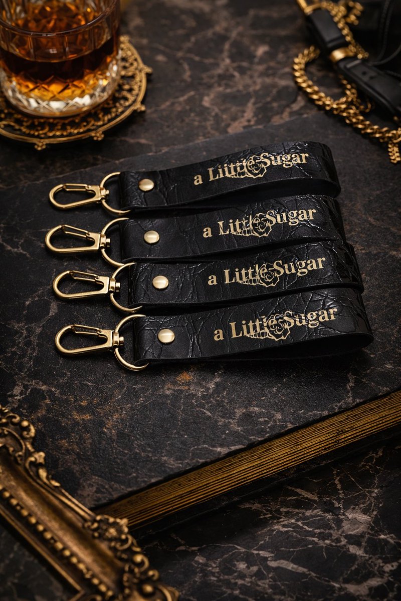 a Little Sugar レザーキーホルダー¥1000
ライブ会場の物販にて販売