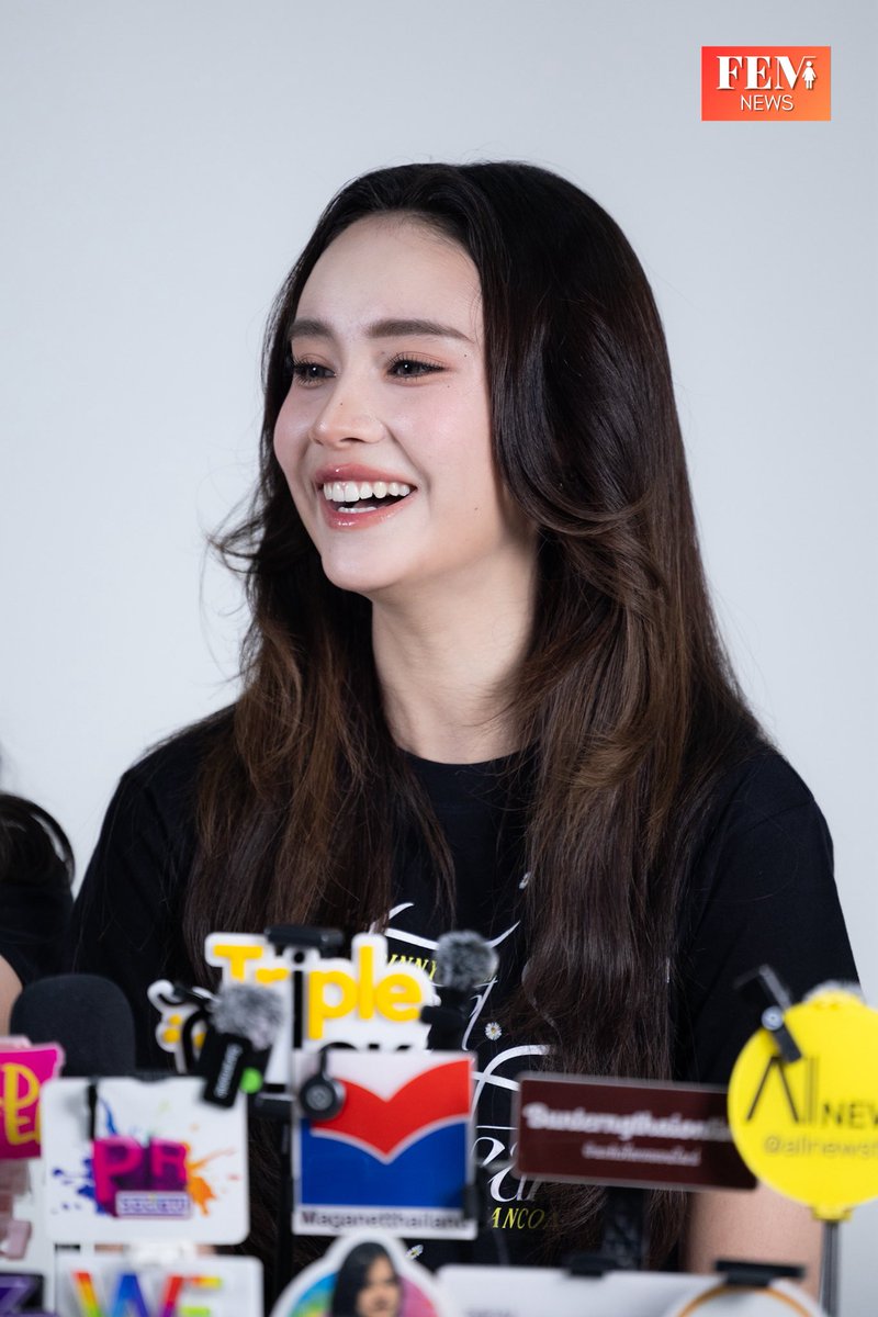 FemNewsTH's tweet image. รอยยิ้มของ “เจน่า” พร้อมส่งตรงถึงหัวใจแฟน ๆ ใน GINNYJAYNA [HEART TO HEART] FANCON เปิดขายบัตร 10 ม.ค. นี้💛

#GinnyJaynaHeart2Heart
#GinJay #จินเจ #aangelinaass
#S9TConcert #NorthStarEntertainment
#FEMNEWSTH