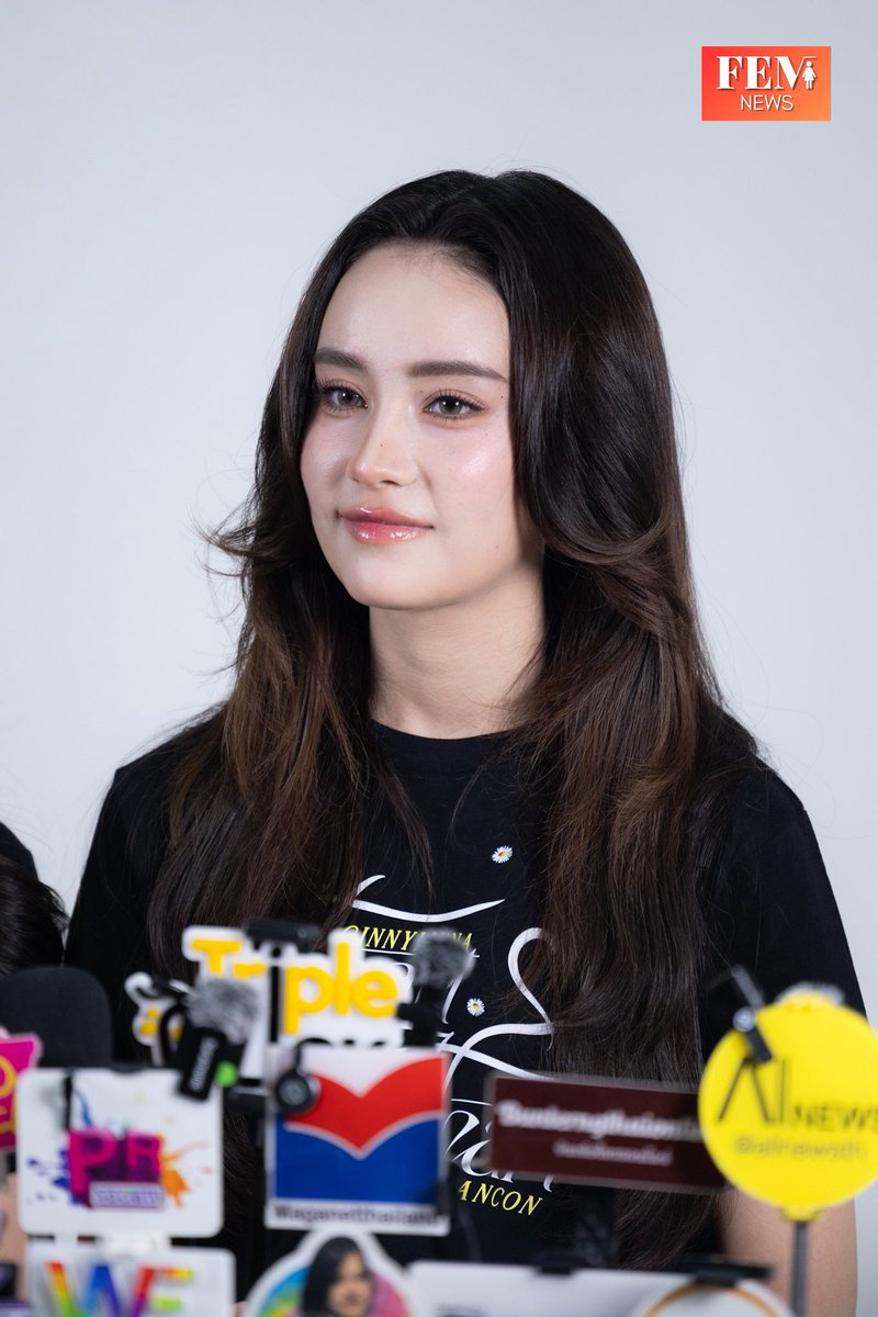 FemNewsTH's tweet image. รอยยิ้มของ “เจน่า” พร้อมส่งตรงถึงหัวใจแฟน ๆ ใน GINNYJAYNA [HEART TO HEART] FANCON เปิดขายบัตร 10 ม.ค. นี้💛

#GinnyJaynaHeart2Heart
#GinJay #จินเจ #aangelinaass
#S9TConcert #NorthStarEntertainment
#FEMNEWSTH