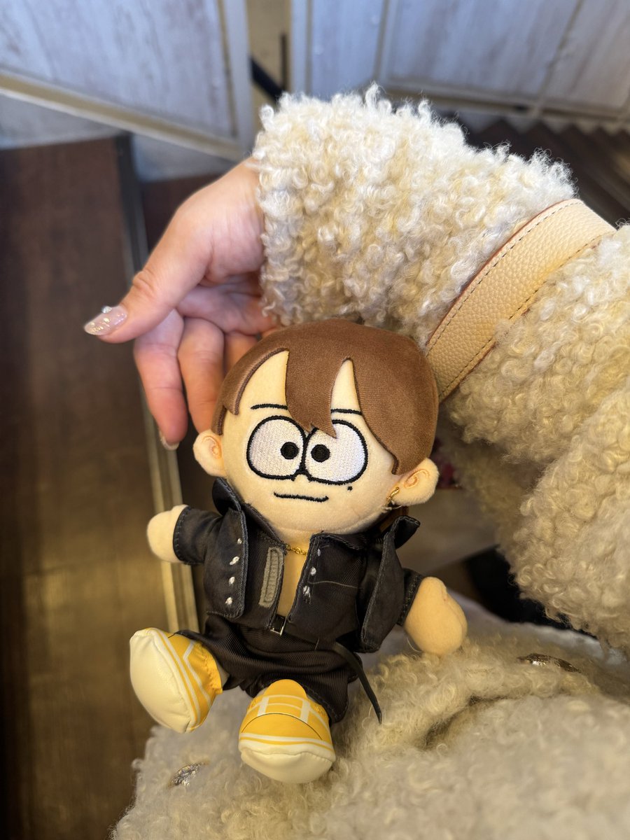 macaron_010102's tweet photo. 東京ドームたのしかったー！
花道とアリトロ近くて死んだ🫠
円盤すぐ出るのも嬉しい早く見たい🫶
次はアリーナツアーかなー
私の周杜すぐはだけるんだけどデフォ？ https://t.co/17xz19XjlK