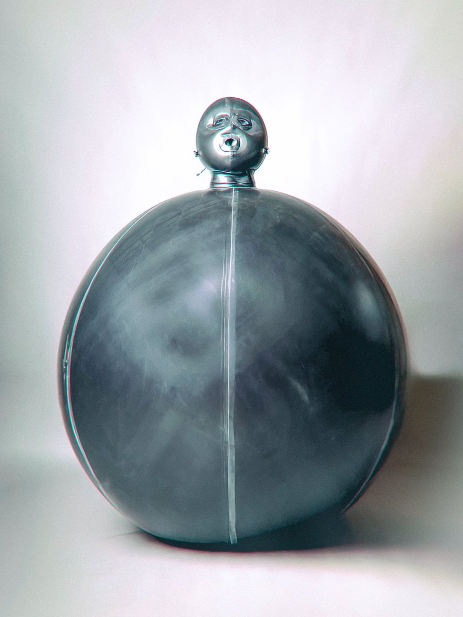 RacyRedRaven's tweet image. Introducing a new avant-garde lazyboy range.

Original edit by @Gummifrau18.