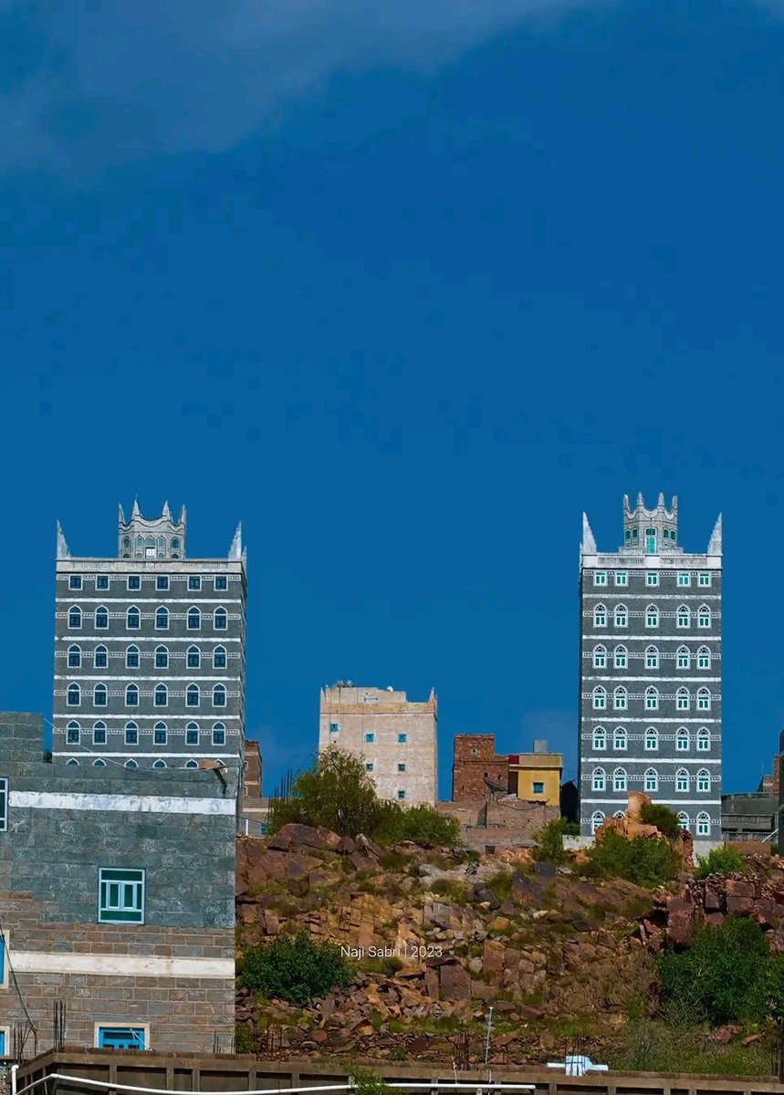 alorayemen1's tweet image. يعود وصف “اليمن السعيد” إلى العصور القديمة، حين أطلق الرومان هذا اللقب على اليمن لغناه بالموارد، وازدهاره الاقتصادي، وموقعه الاستراتيجي كبوابة بين الشرق والغرب. كان اليمن في نظر العالم آنذاك أرضًا مزدهرة بالخير، والتجارة، والثروات الطبيعية.

( المهره - يافع - حضرموت - الضالع )