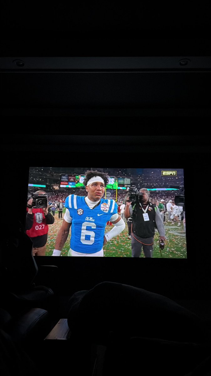 fullbackmotion's tweet image. America Lost Today