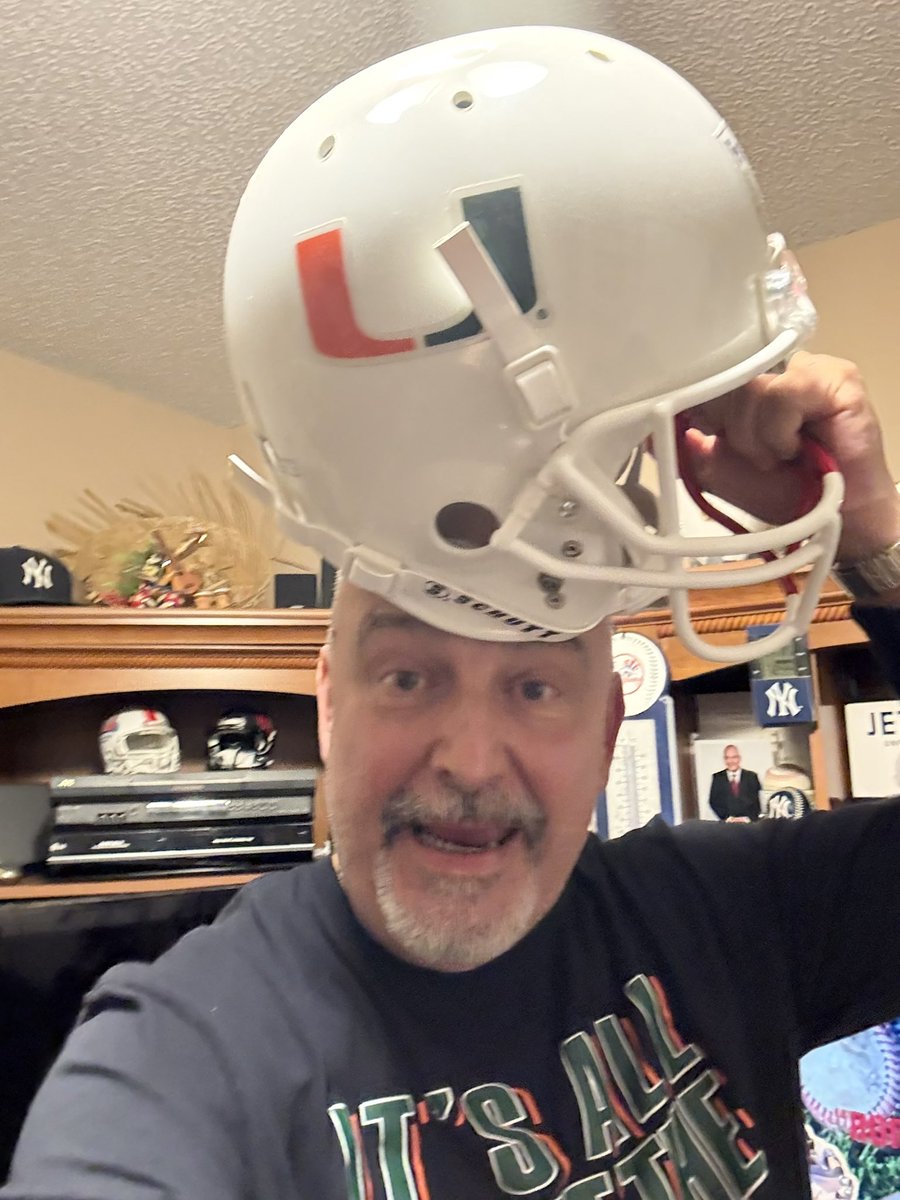 atavarestava's tweet image. MIAMI A LA FINAL DEL FOOTBALL UNIVERSITARIO WOWWWW