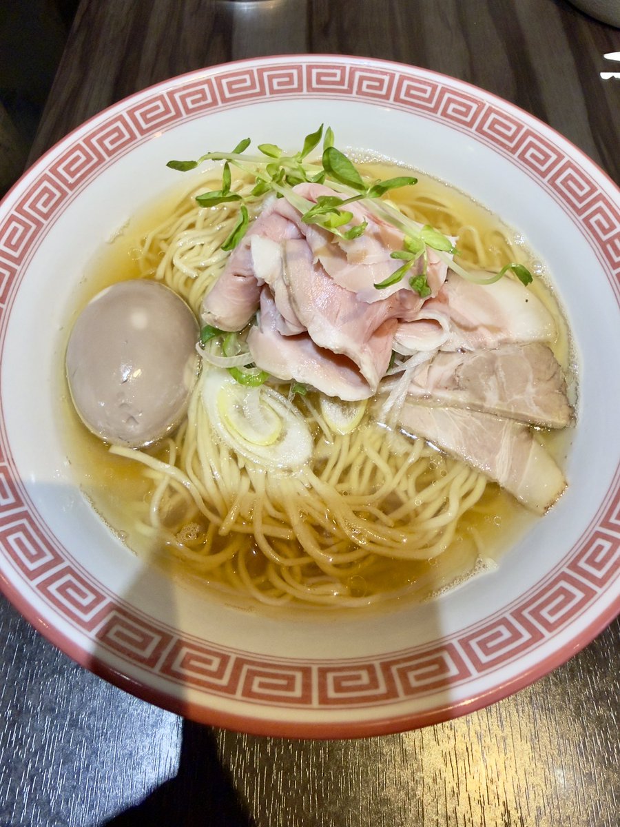 38Vi1's tweet image. 金曜日ランチはヌードルボウズｎ坊さんで🍜
今年最初のn坊さん^_^

デフォの特上塩メンにしました✨

疲れいる胃腸には、旨みたっぷりの澄んだ塩スープ^_^

めちゃくちゃ美味しかった😆

ごちそうさまでした😋

#ヌードルボウズｎ坊
#浅草橋
#n坊始め