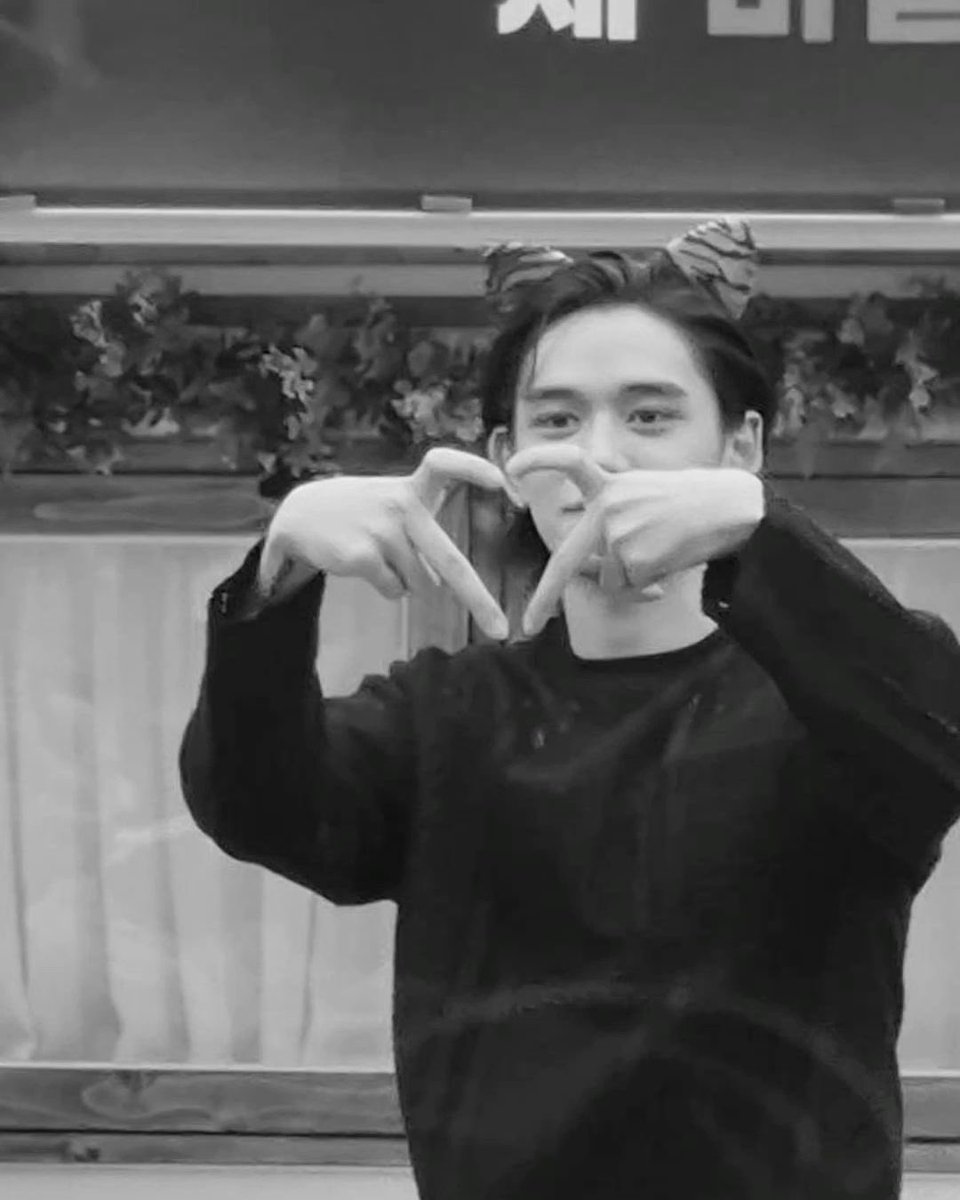 lucas pics tweet media