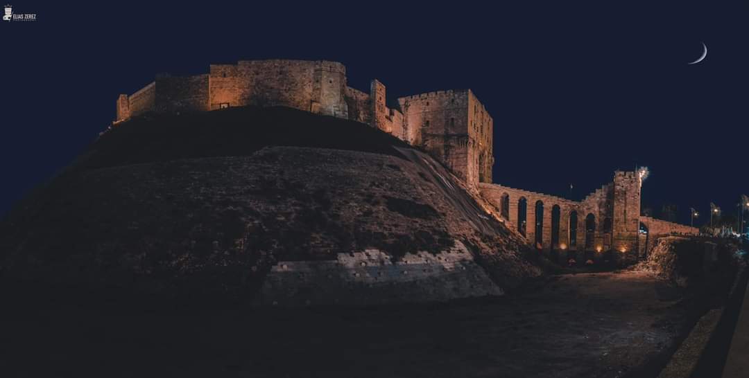 Ammaraghaalkala's tweet image. #حلب .. 
اثني عشر الف عام وأنت تهزمين أعداءك
الأخضر يليق لك