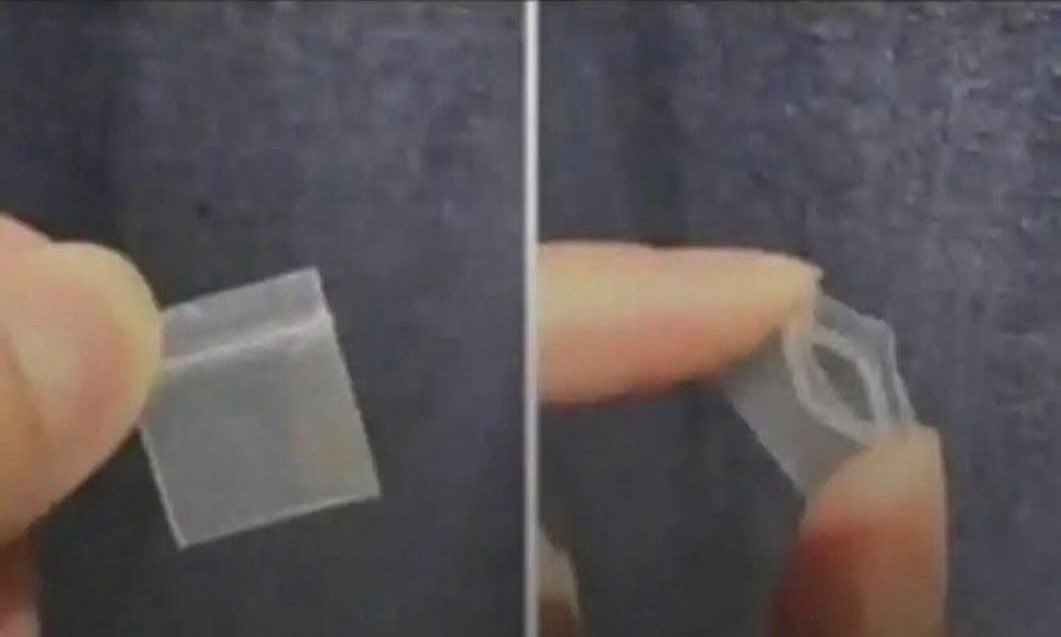 Naam_kafi_hai's tweet image. This bag is so tiny, what can it hold? 😭