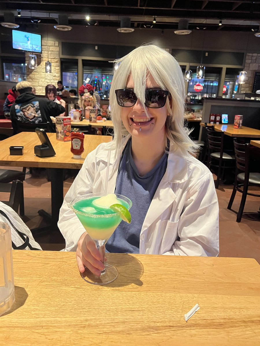 miiykei's tweet image. doing anything but engineering smfh