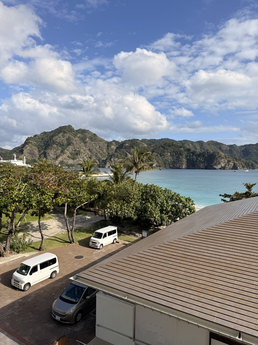 色々と大変な事もあるけれど、なんかこの海見てると何とかなるさ！と思える。
そんな小笠原！！