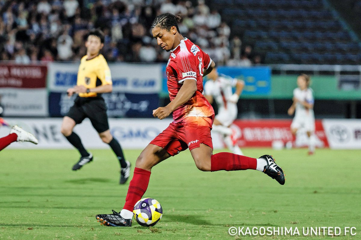 【ンドカ チャールス 選手 メルボルン・ビクトリーFC(オーストラリア)へ完全移籍のお知らせ】

この度、#ンドカチャールス 選手がメルボルン・ビクトリーFC(オーストラリア)へ完全移籍することとなりましたので、お知らせいたします。

kufc.co.jp/2026/01/09/ndu…

＃鹿児島ユナイテッドFC