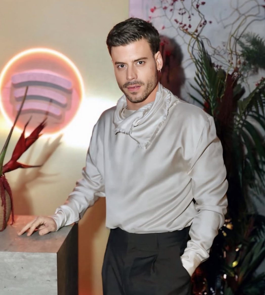 they are both so gorgeous