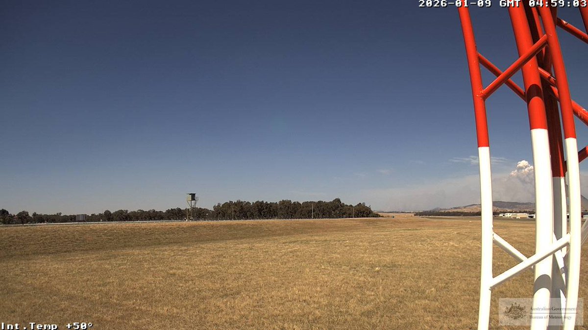 View of a #bushfire at Albury Airport (as shown in the right of the camera).

Webcam Link: weathercams.airservicesaustralia.com/?airport=albur…